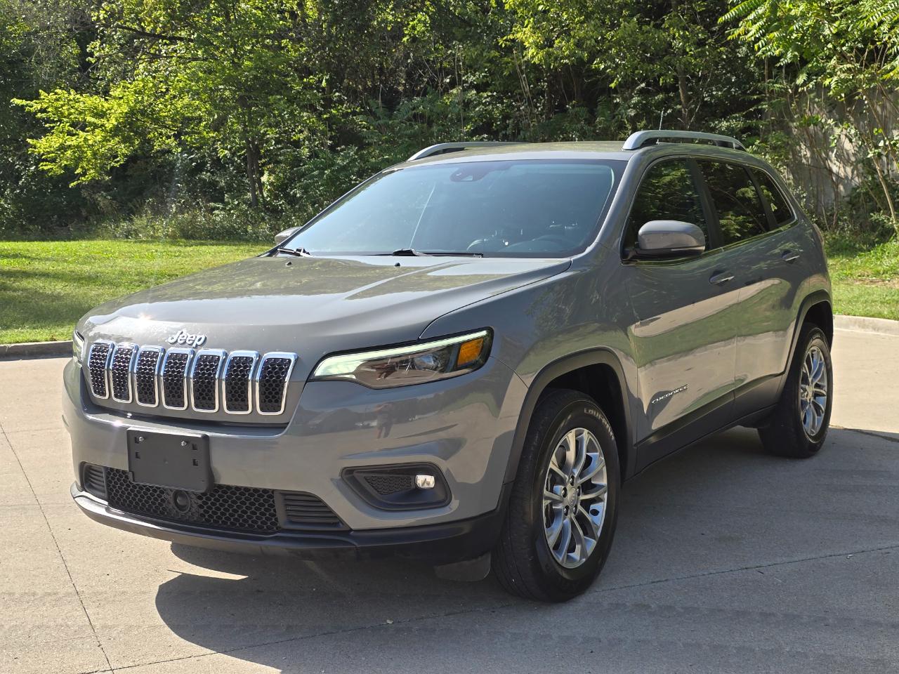 Jeep Cherokee photo 3