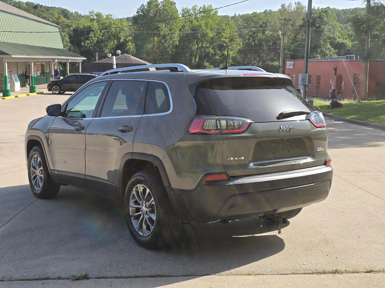 Jeep Cherokee photo 5