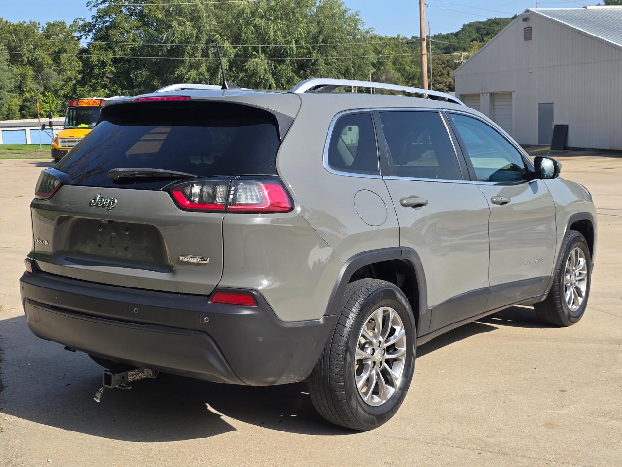 Jeep Cherokee photo 7