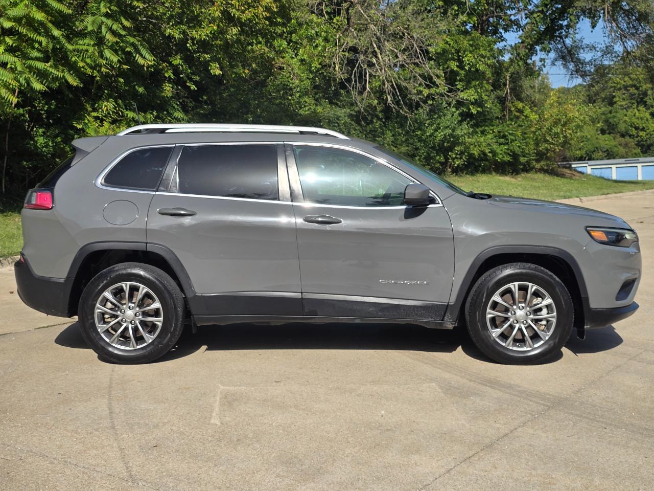 Jeep Cherokee photo 8