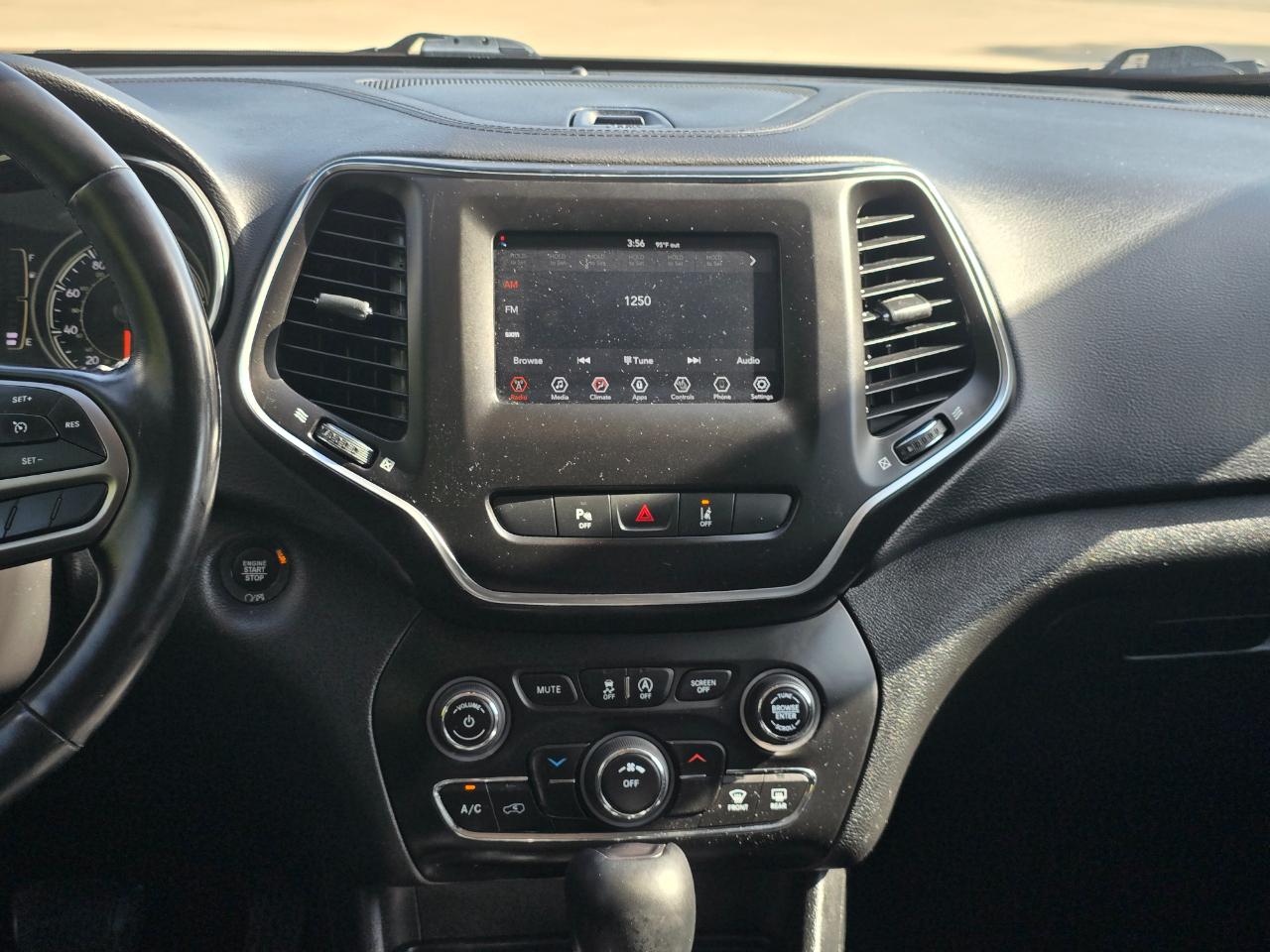Jeep Cherokee photo 12