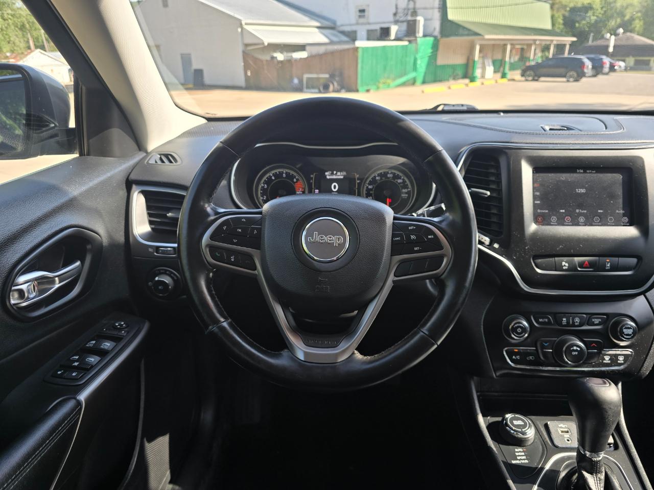 Jeep Cherokee photo 13