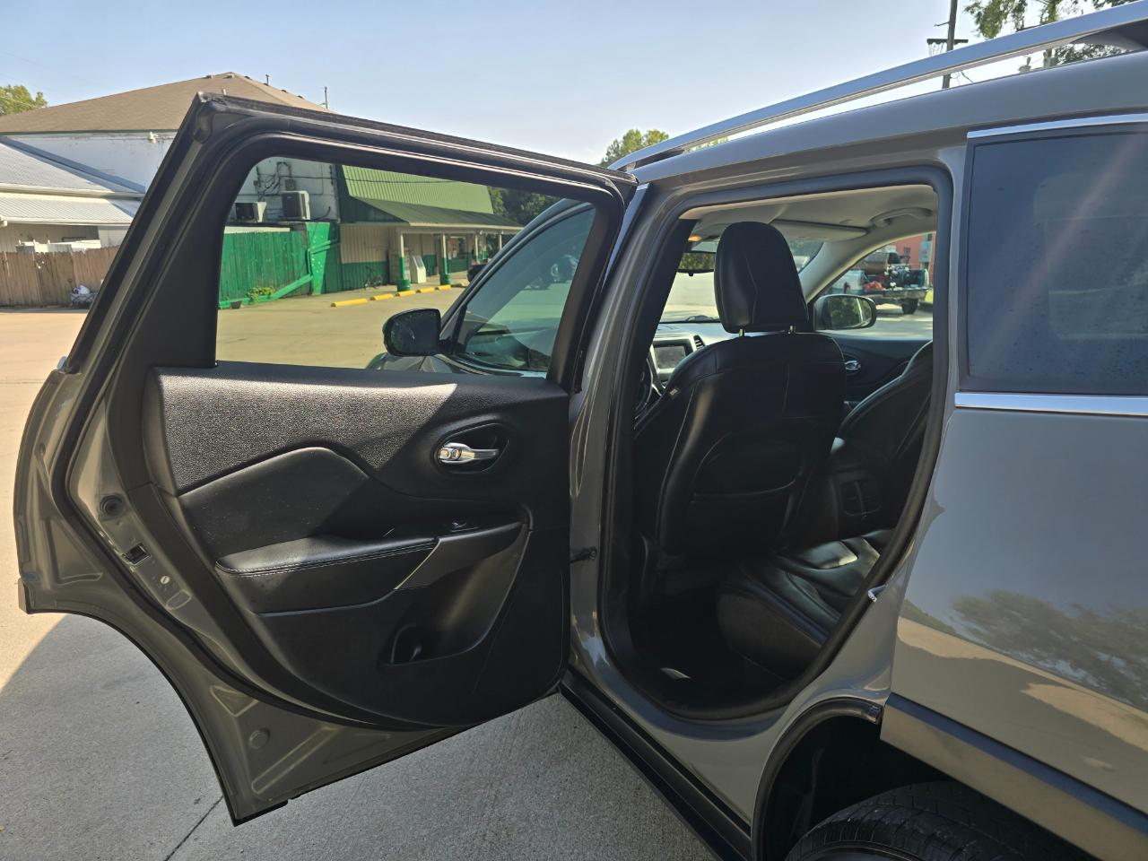 Jeep Cherokee photo 14