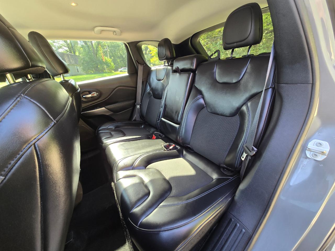 Jeep Cherokee photo 15