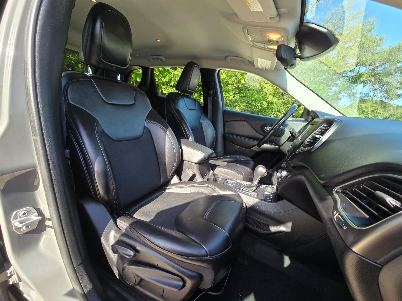 Jeep Cherokee photo 19