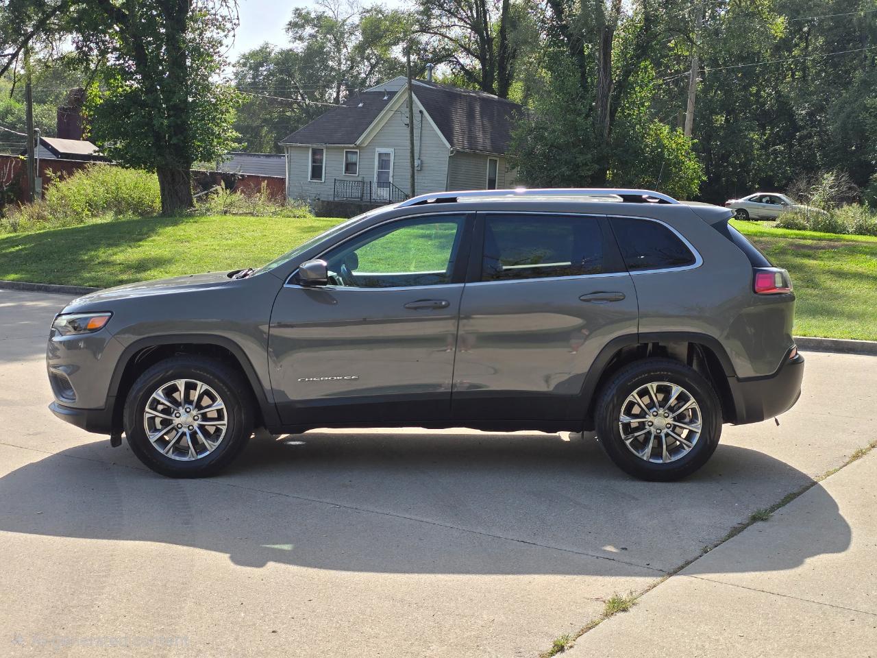 Jeep Cherokee photo 4