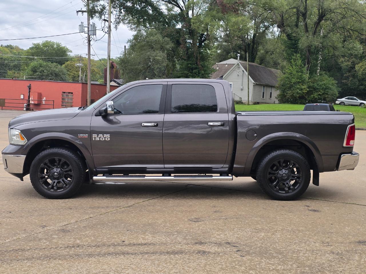 RAM 1500 Laramie Crew Cab SWB 4WD 2014
