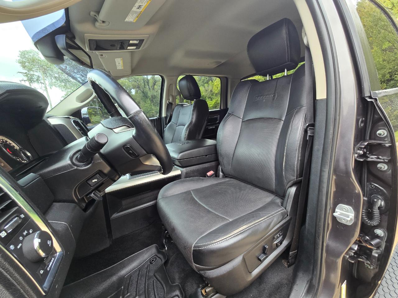 RAM 1500 Laramie Crew Cab SWB 4WD 2014