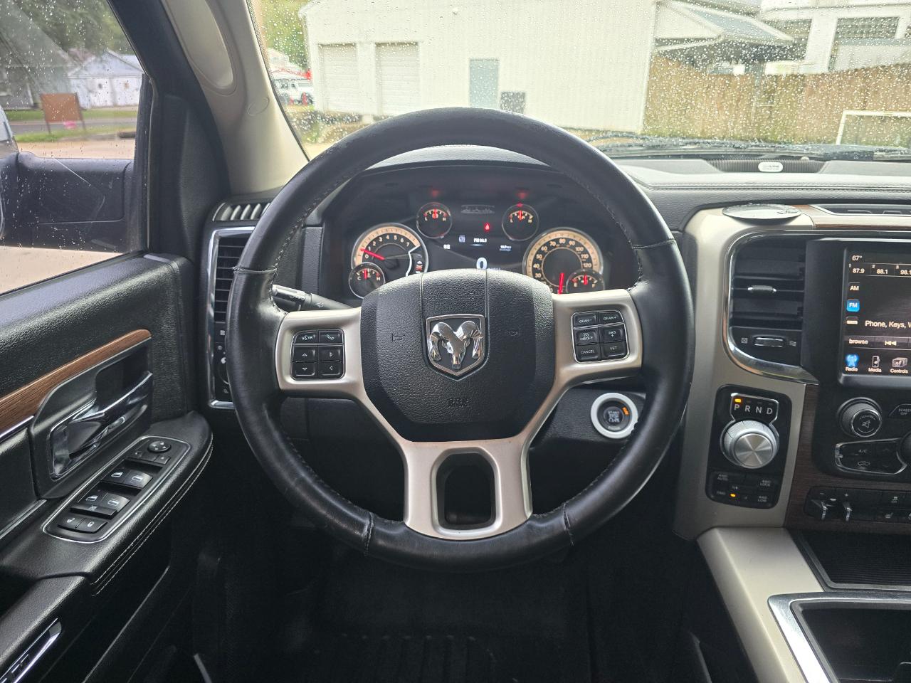 RAM 1500 Laramie Crew Cab SWB 4WD 2014