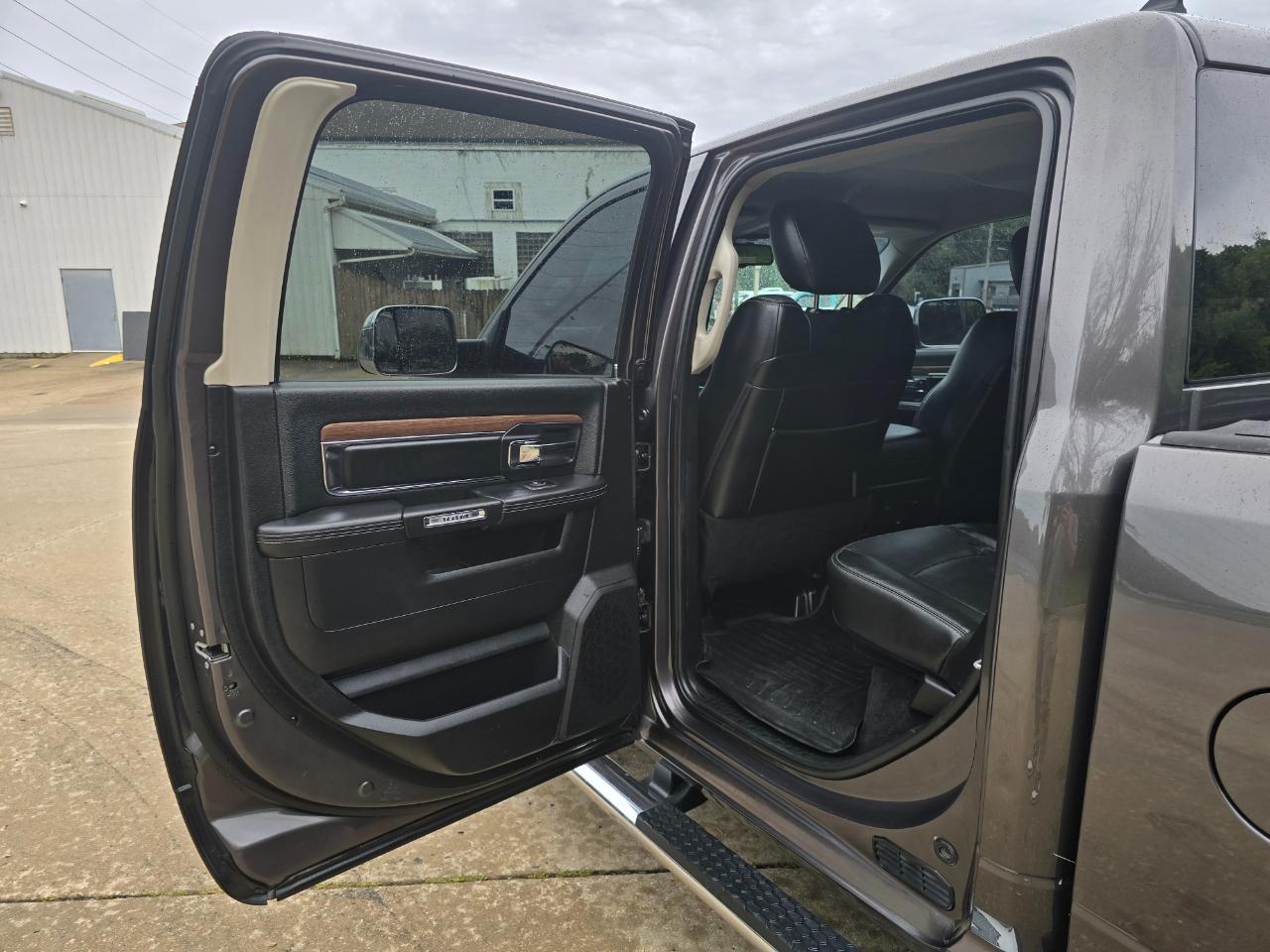 RAM 1500 Laramie Crew Cab SWB 4WD 2014