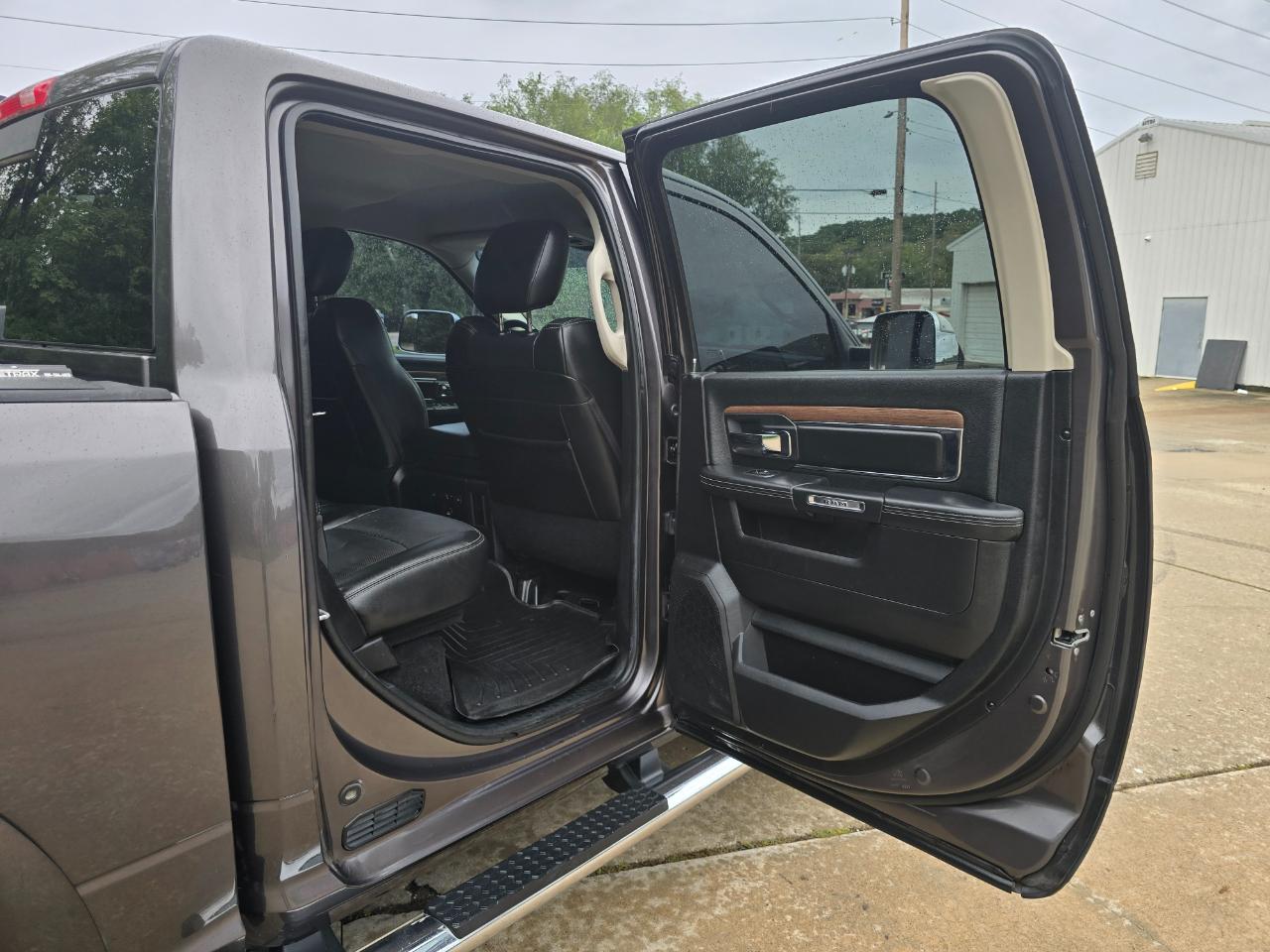 RAM 1500 Laramie Crew Cab SWB 4WD 2014