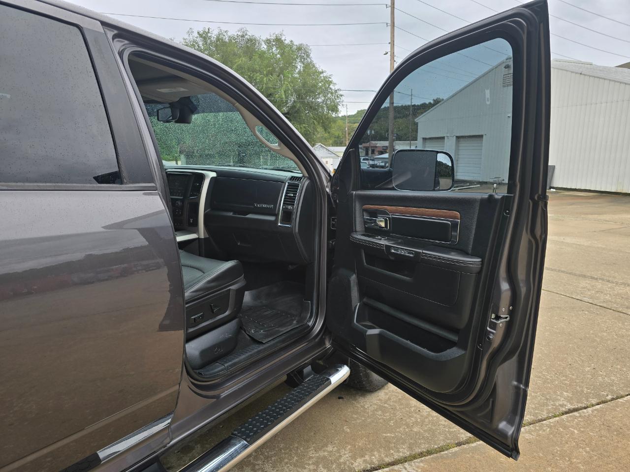 RAM 1500 Laramie Crew Cab SWB 4WD 2014