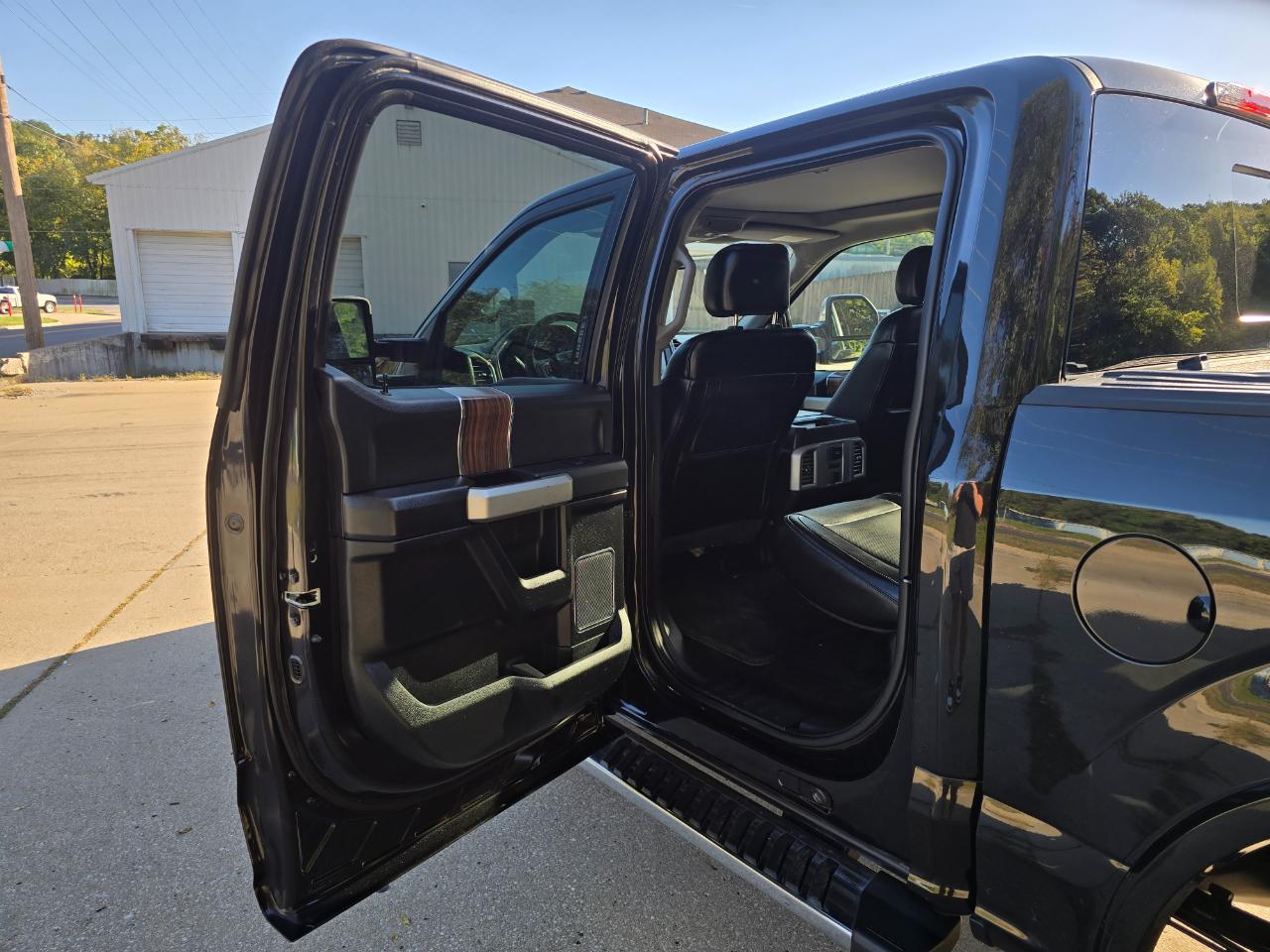 Ford F-150 Lariat SuperCrew 5.5-ft. Bed 4WD 2015
