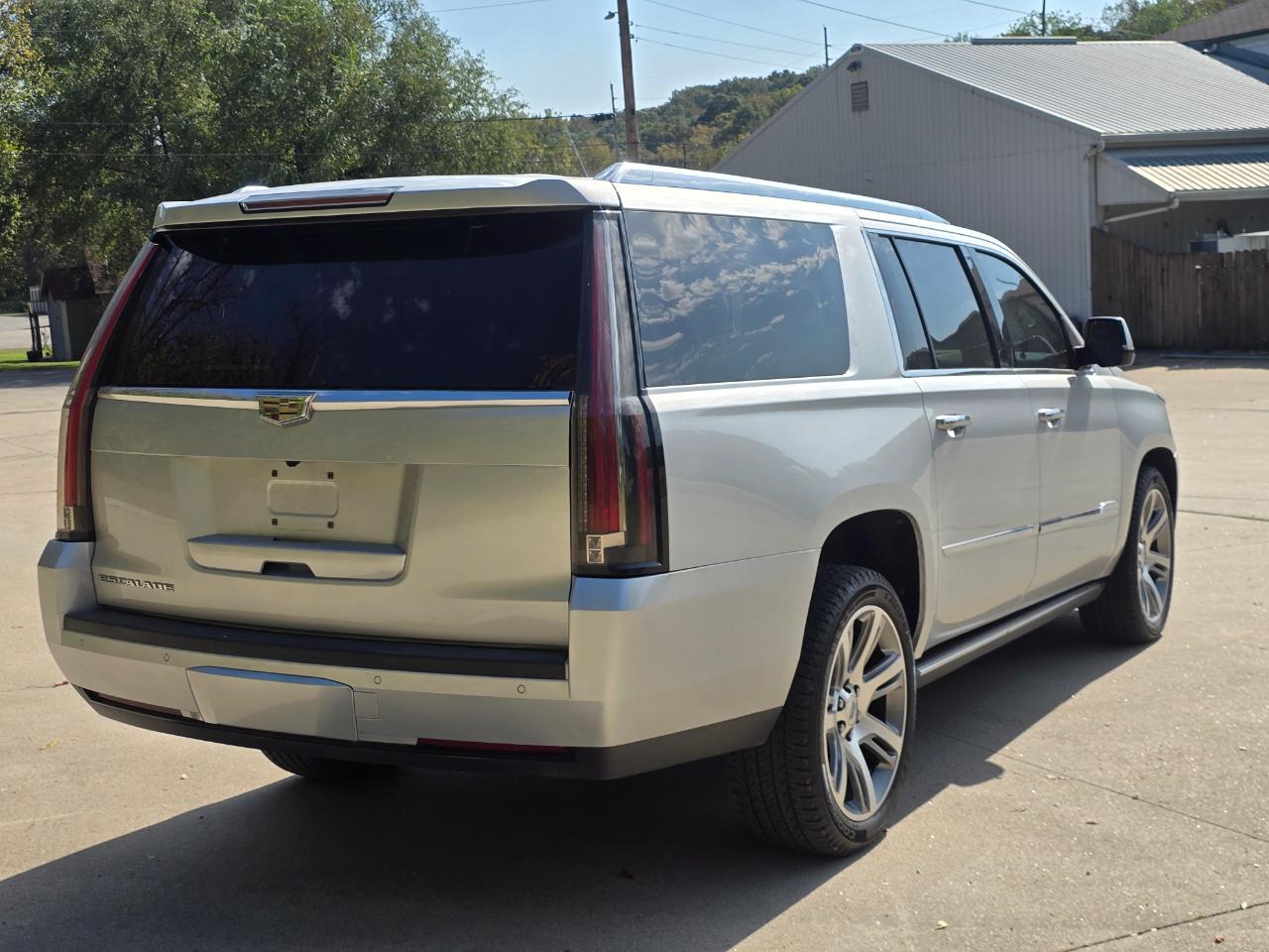 Cadillac Escalade ESV Premium 4WD 2015