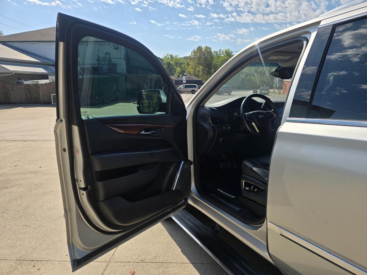 Cadillac Escalade ESV Premium 4WD 2015