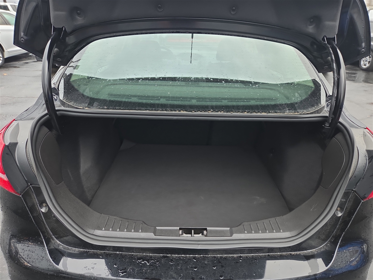 Ford Focus SE Sedan 2017