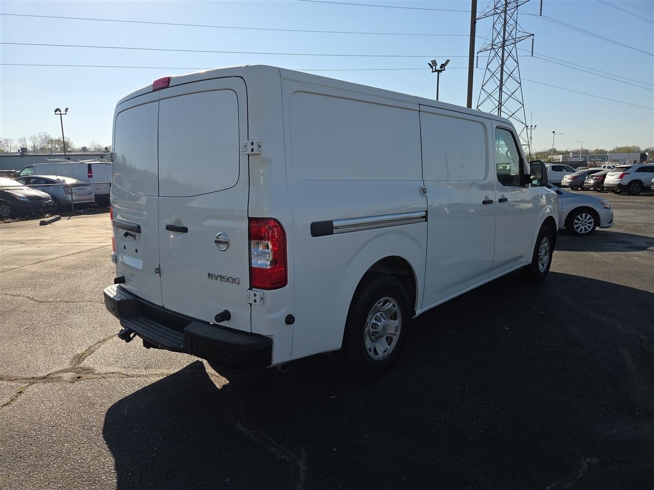 Nissan NV Cargo 1500 SV 2017