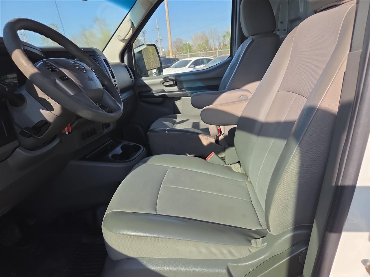 Nissan NV Cargo 1500 SV 2017