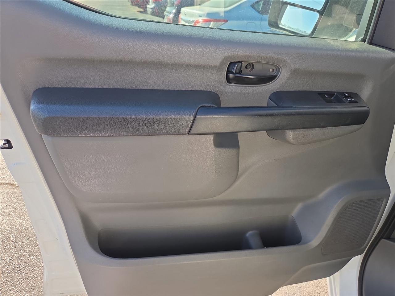 Nissan NV Cargo 1500 SV 2017