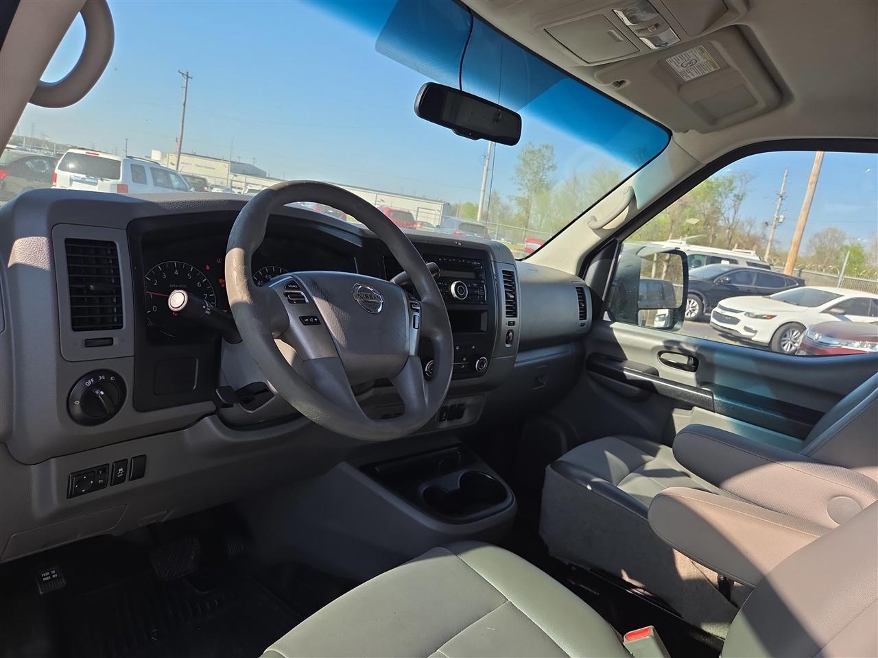 Nissan NV Cargo 1500 SV 2017