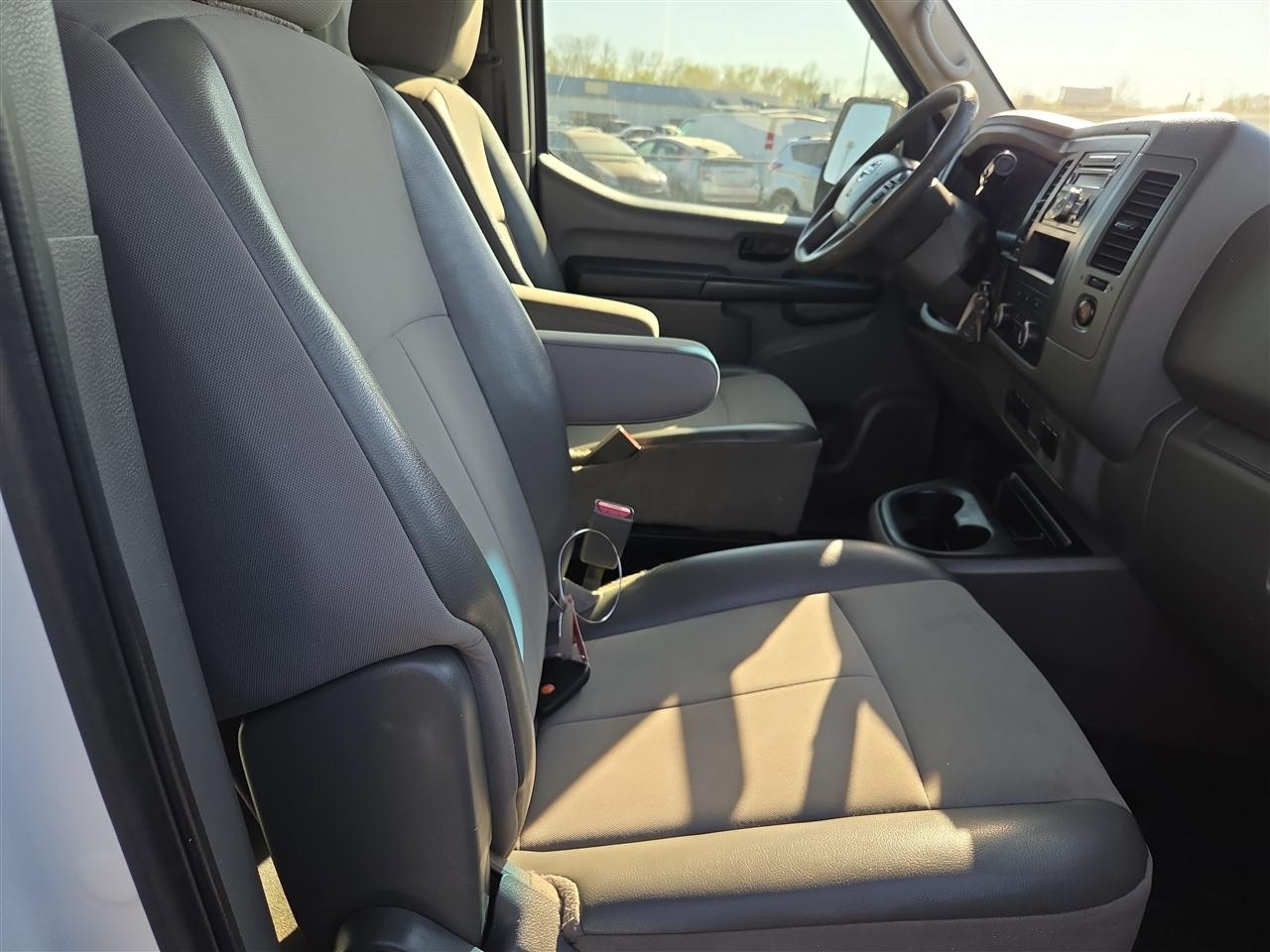 Nissan NV Cargo 1500 SV 2017