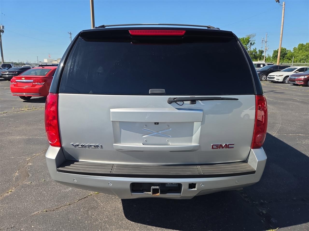 GMC Yukon SLT 2WD 2013