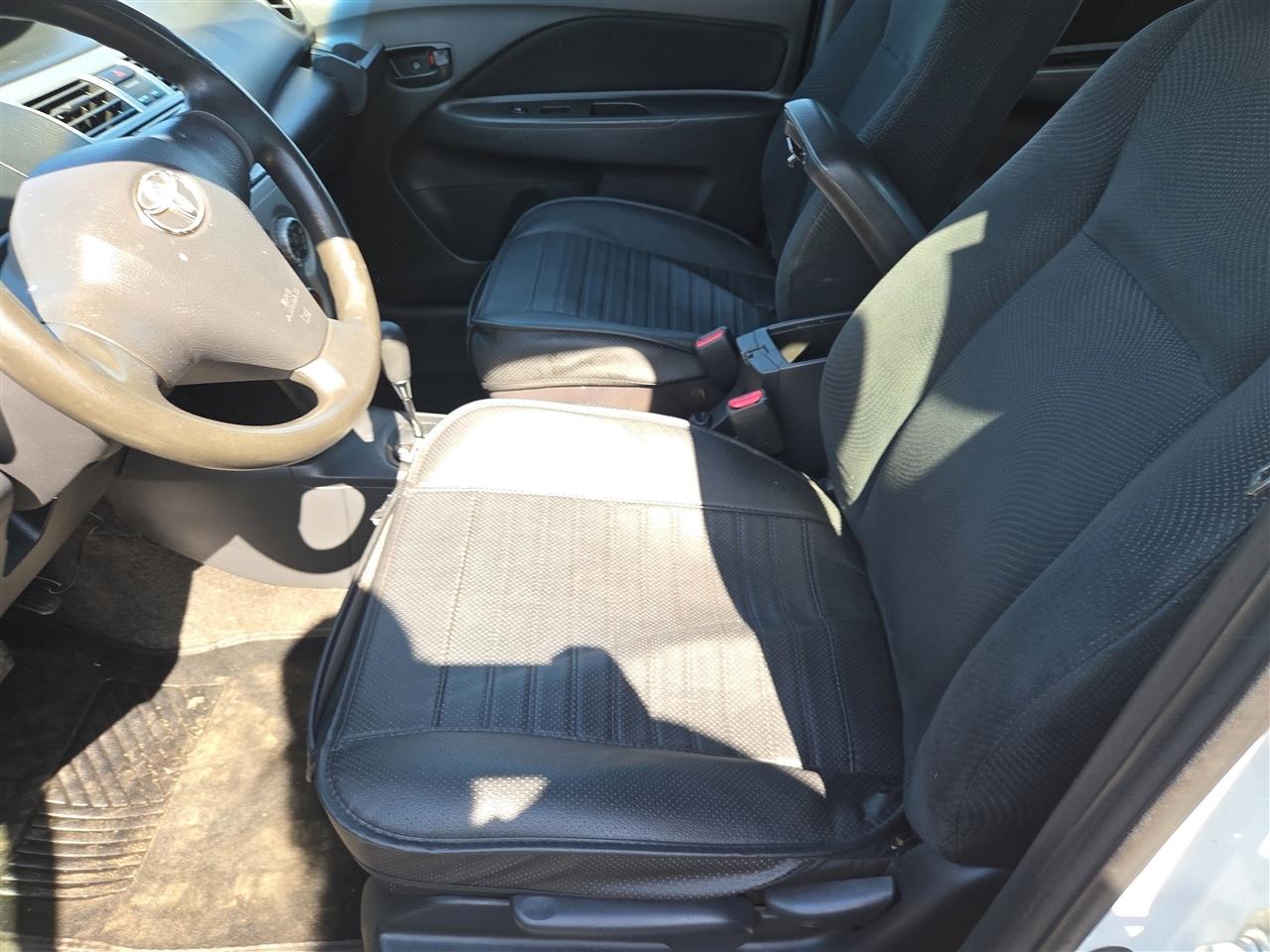 Toyota Yaris Sedan 5-Speed MT 2012