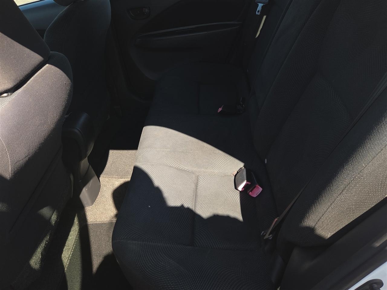 Toyota Yaris Sedan 5-Speed MT 2012