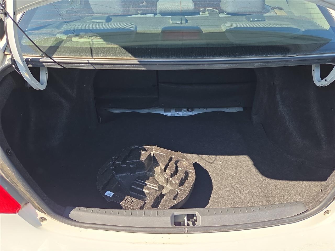Toyota Yaris Sedan 5-Speed MT 2012