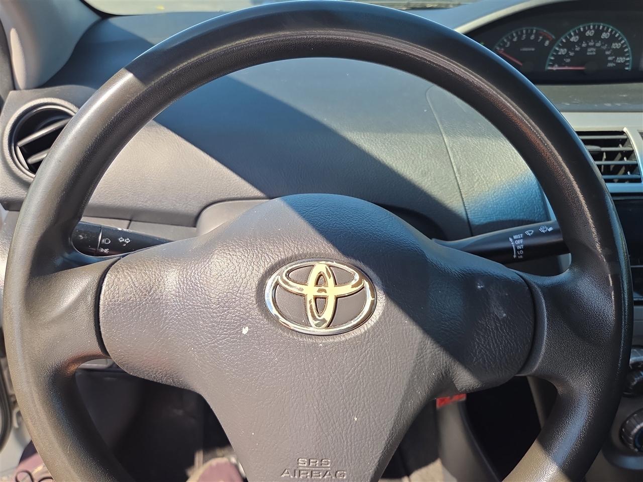 Toyota Yaris Sedan 5-Speed MT 2012