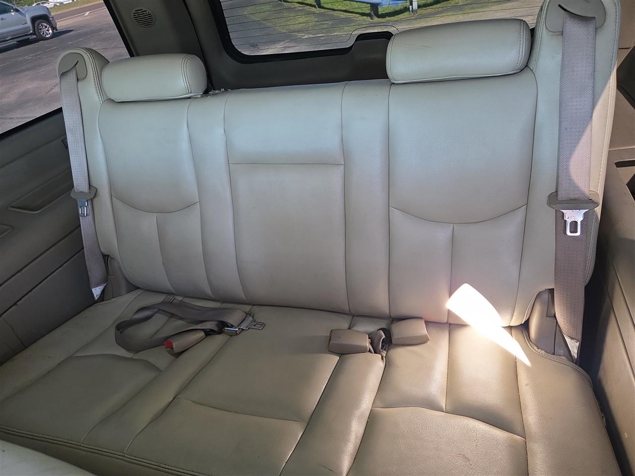Chevrolet Suburban 1500 2WD 2005