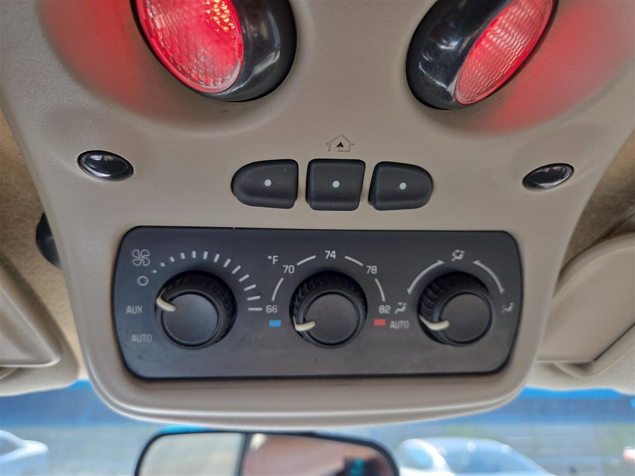 Chevrolet Suburban 1500 2WD 2005
