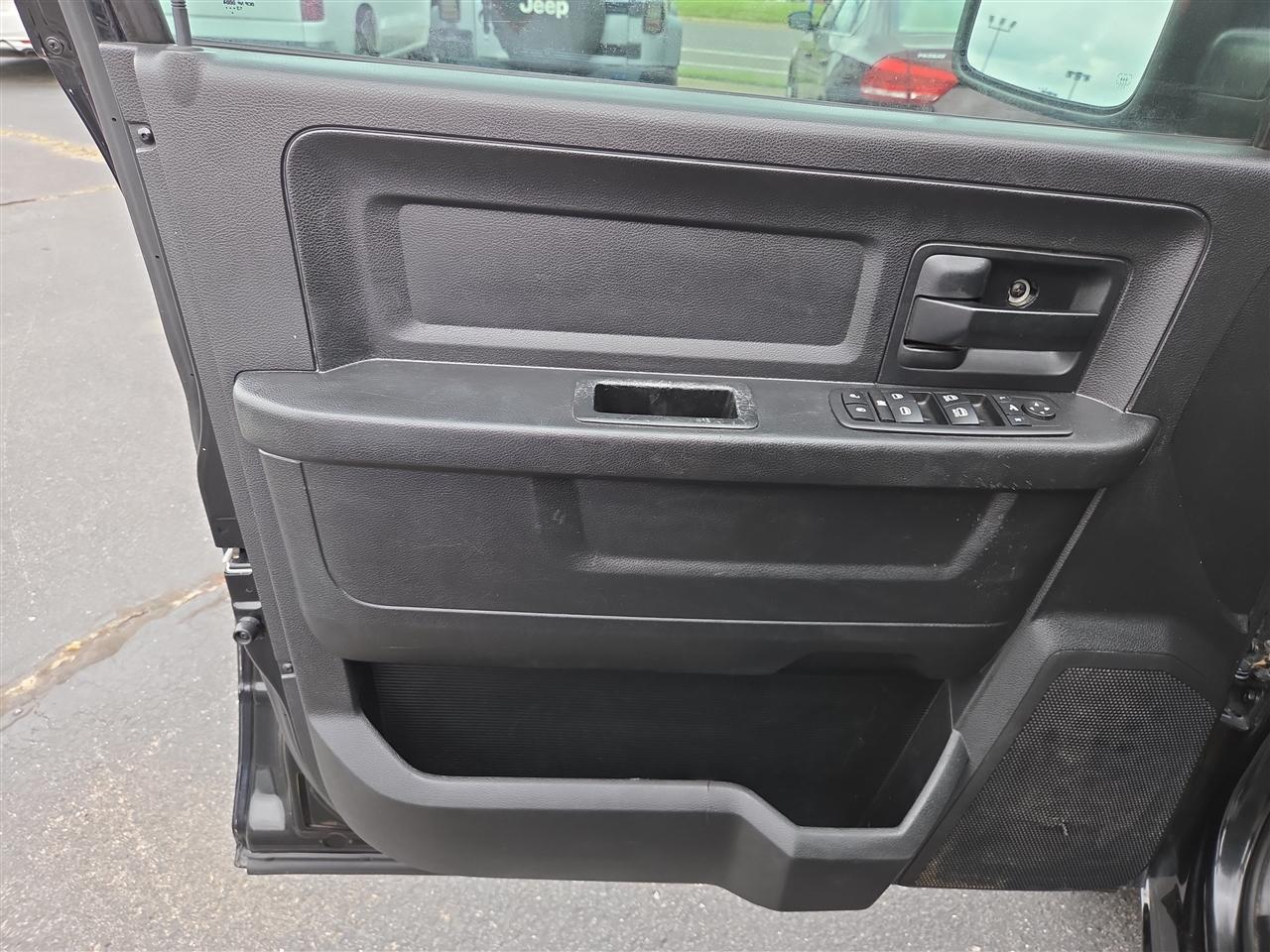 RAM 1500 Tradesman/Express Crew Cab SWB 2WD 2014