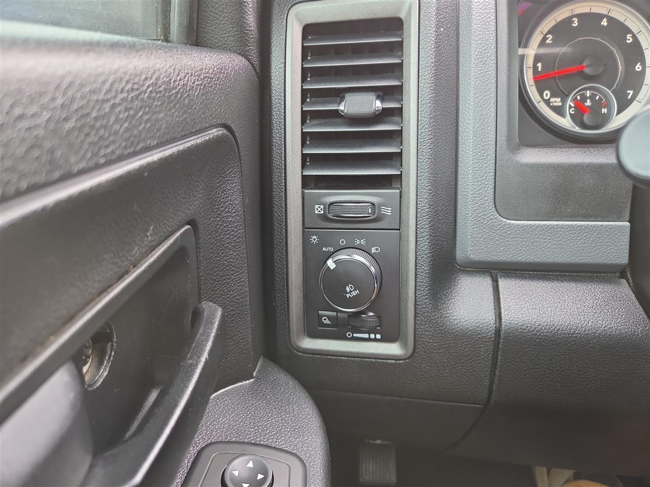 RAM 1500 Tradesman/Express Crew Cab SWB 2WD 2014