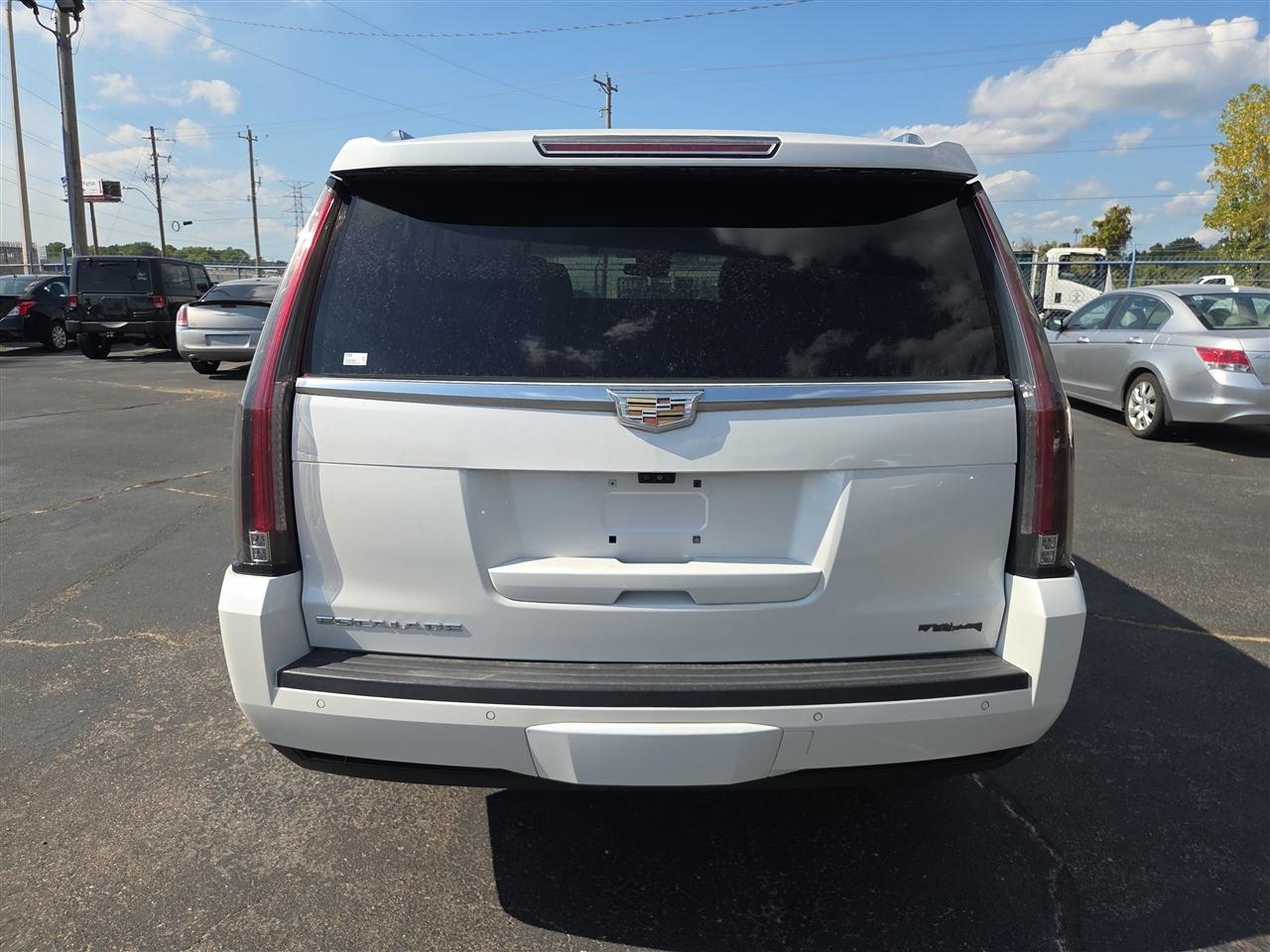 Cadillac Escalade 2WD 4dr Luxury 2017