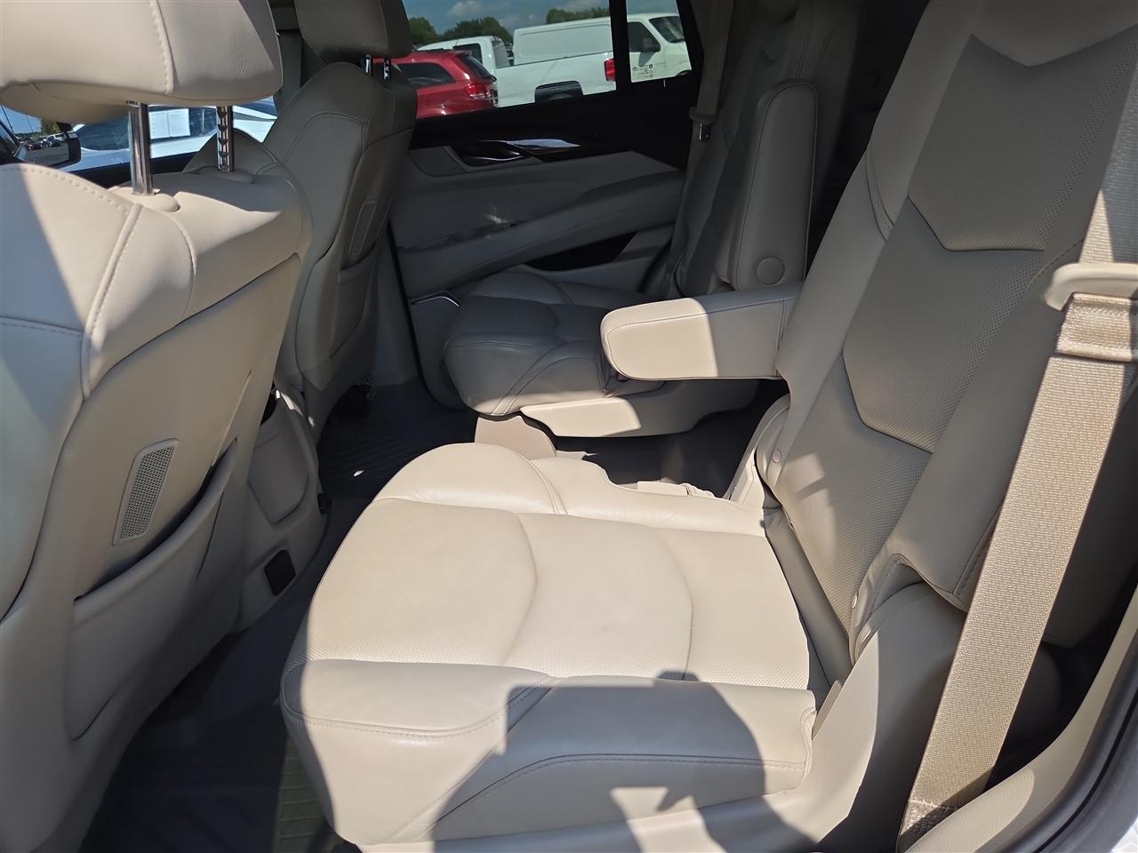 Cadillac Escalade 2WD 4dr Luxury 2017