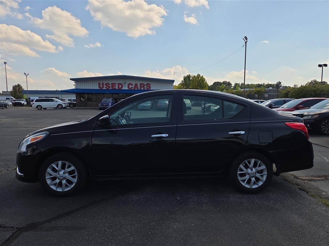 Nissan Versa Sedan SV CVT 2017