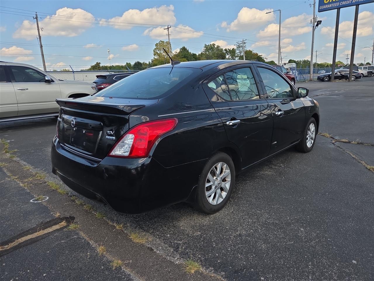 Nissan Versa Sedan SV CVT 2017