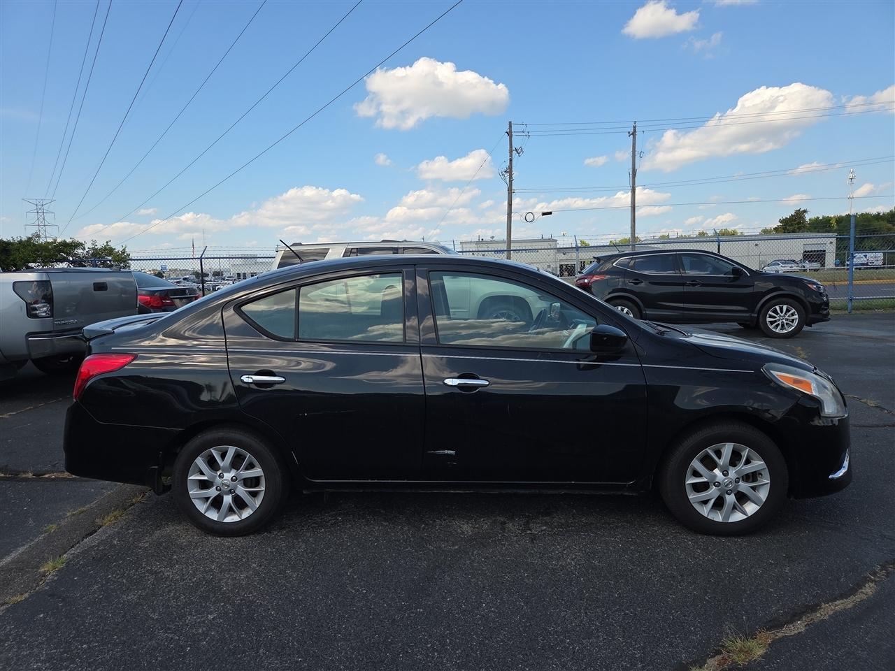 Nissan Versa Sedan SV CVT 2017