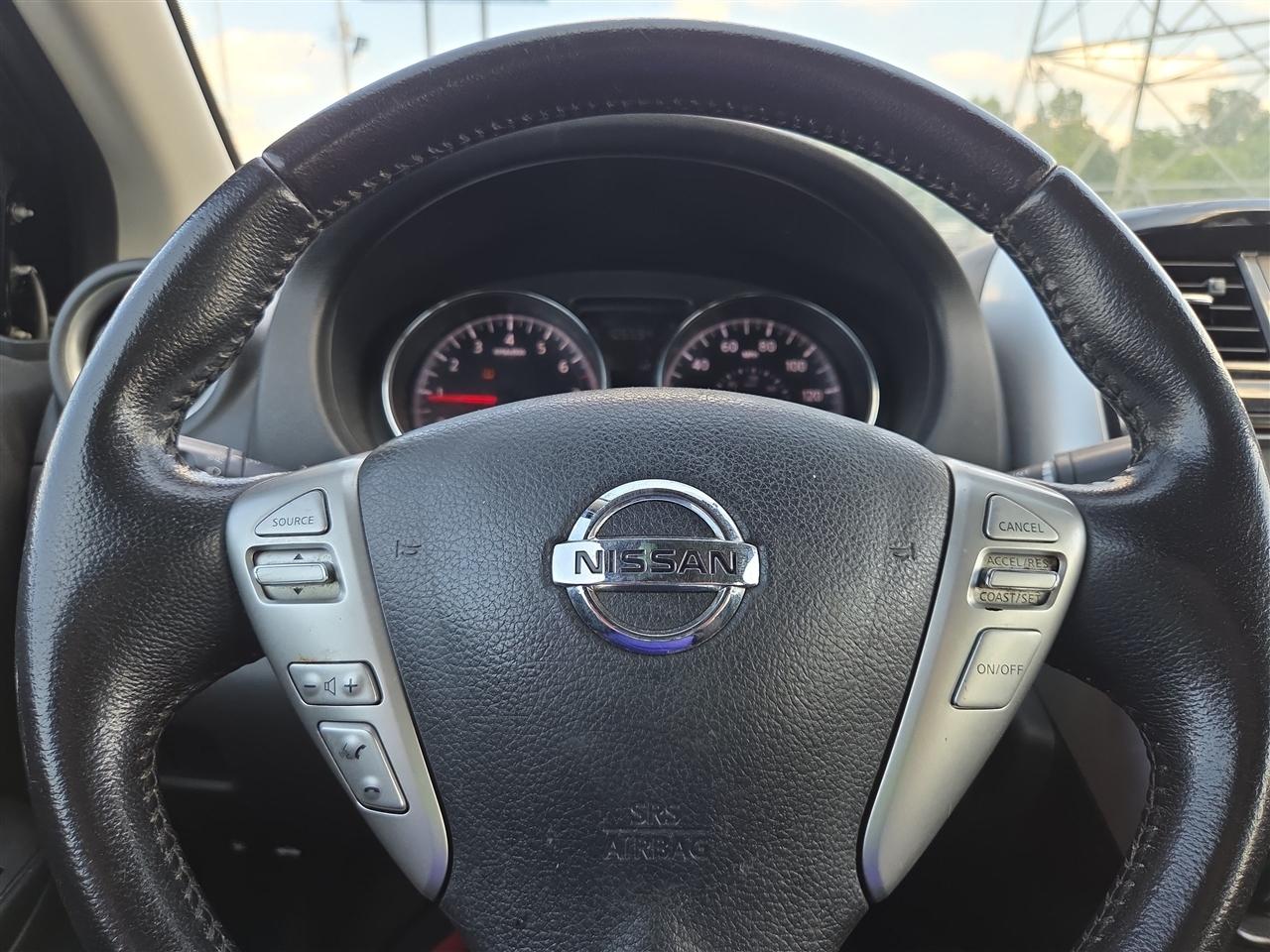 Nissan Versa Sedan SV CVT 2017