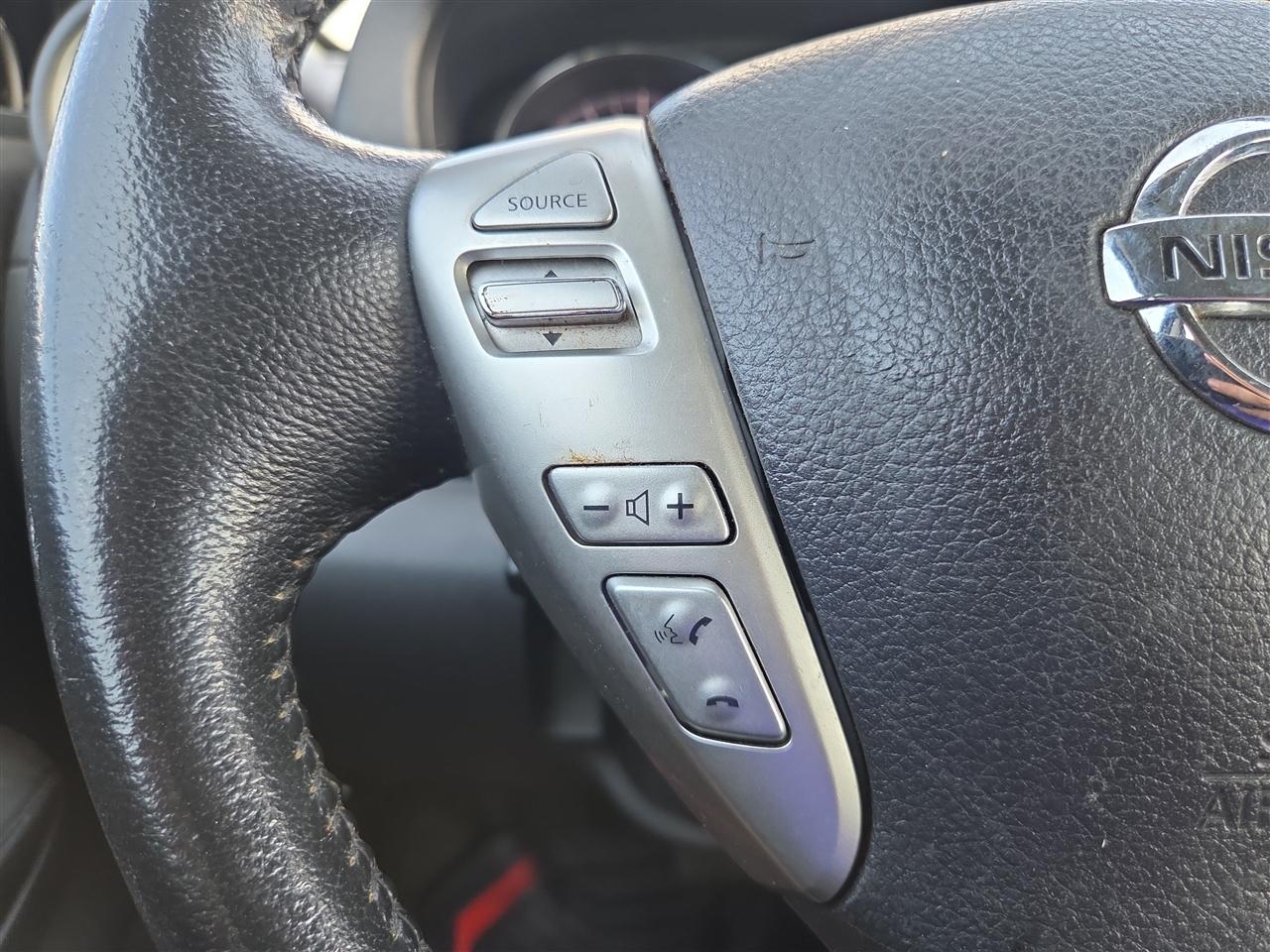 Nissan Versa Sedan SV CVT 2017