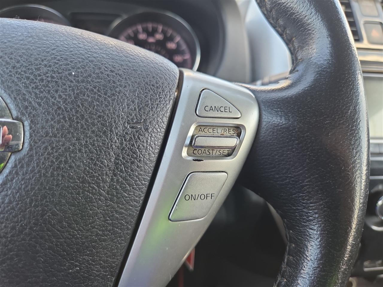 Nissan Versa Sedan SV CVT 2017