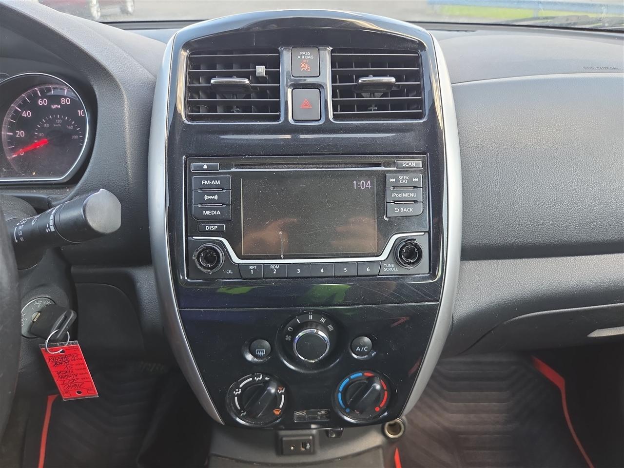 Nissan Versa Sedan SV CVT 2017