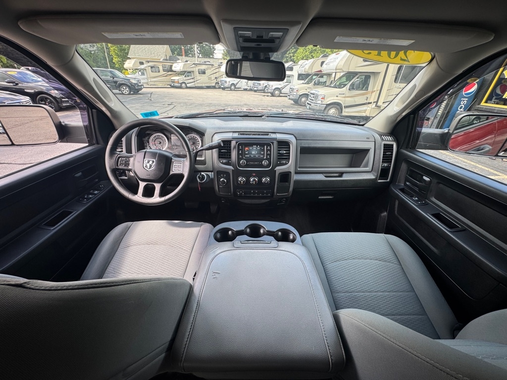 RAM 2500 Tradesman Crew Cab SWB 4WD 2015