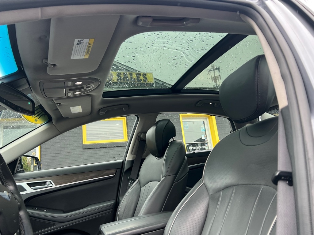 Hyundai Genesis 3.8L V6 4D Sedan AWD 2015