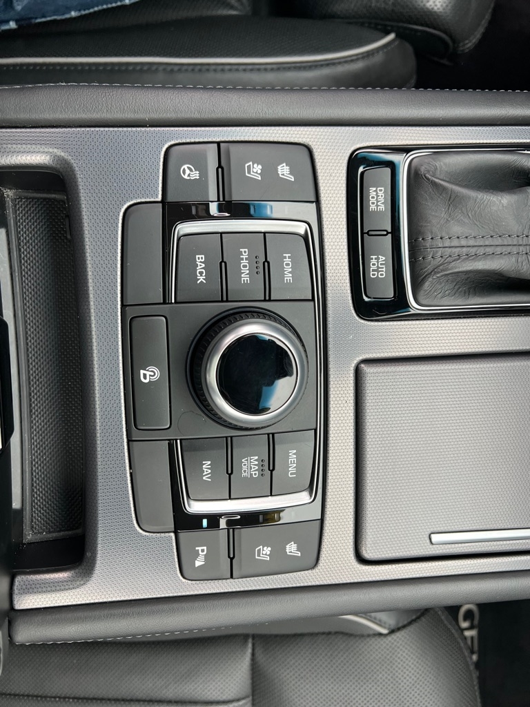 Hyundai Genesis 3.8L V6 4D Sedan AWD 2015