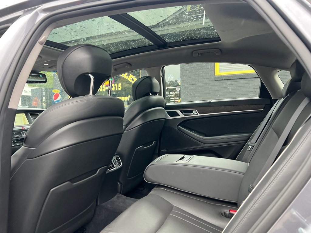 Hyundai Genesis 3.8L V6 4D Sedan AWD 2015