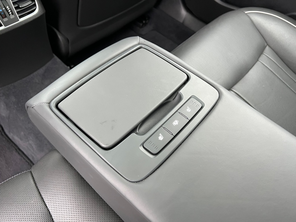 Hyundai Genesis 3.8L V6 4D Sedan AWD 2015