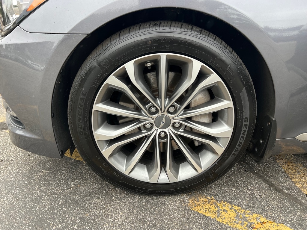 Hyundai Genesis 3.8L V6 4D Sedan AWD 2015