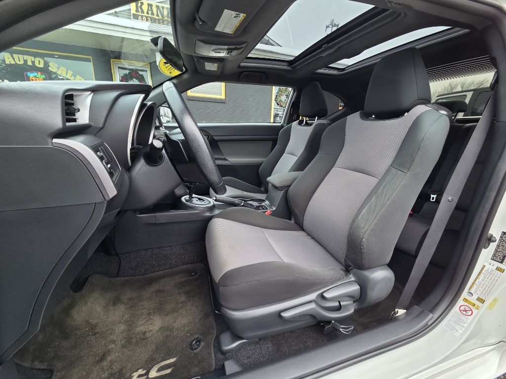 Scion tC Sports Coupe 6-Spd AT 2015